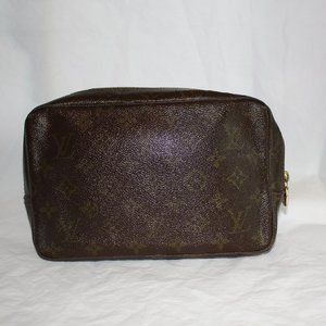 75. off Authentic Louis Vuitton Trousse 23 Clutch / Cosmetic / Hygiene Unisex